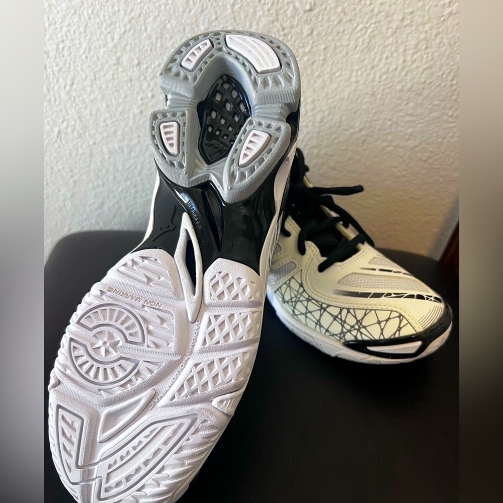Womens Mizuno Wave Voltage Volleyball Shoe Size 10 Gem